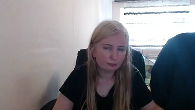 Snapshot of PeterAndJen chatting on May 18, 4:24 pm PeterAndJen online show from May 18, 4:24 pm
