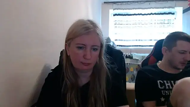 Snapshot of PeterAndJen chatting on May 23, 5:56 am PeterAndJen online show from May 23, 5:56 am