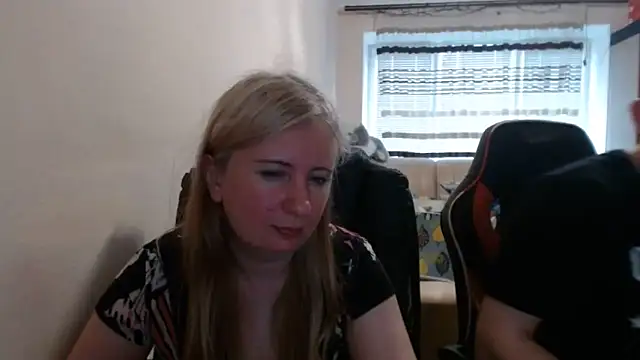 Snapshot of PeterAndJen chatting on May 27, 4:26 pm PeterAndJen online show from May 27, 4:26 pm