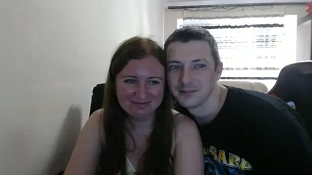 Snapshot of PeterAndJen chatting on July 4, 5:52 pm PeterAndJen online show from July 4, 5:52 pm