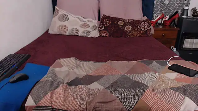 Snapshot of BootyCallEver chatting on February 7, 10:41 pm BootyCallEver online show from February 7, 10:41 pm