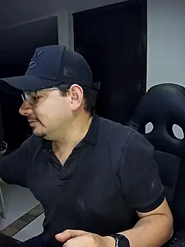 Snapshot of Javibell93 chatting on February 25, 3:27 am Javibell93 online show from February 25, 3:27 am