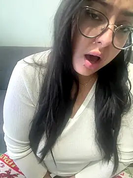 MileyGia online show from December 5, 2:03 pm