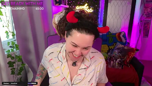 JennKenobi online show from June 2, 1:24 pm