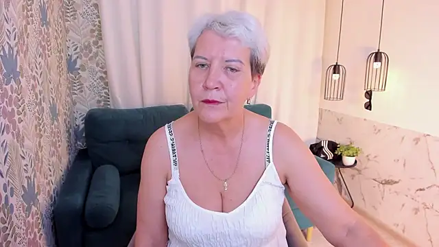 Snapshot of KathySunn chatting on May 18, 1:17 pm KathySunn online show from May 18, 1:17 pm