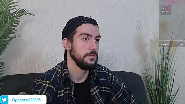 Snapshot of Dylan_Best chatting on December 14, 8:23 am Dylan Best online show from December 14, 8:23 am
