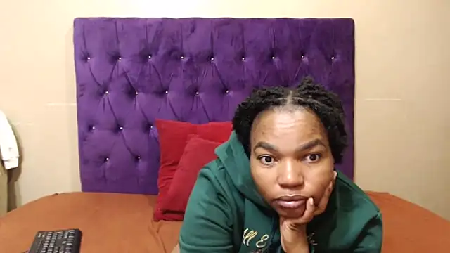 Snapshot of EBONYBUSTYY chatting on May 15, 5:31 pm EBONYBUSTYY online show from May 15, 5:31 pm