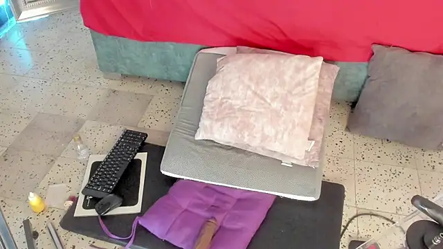 IsiisLovei online show from April 8, 2:39 pm