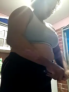 Hilarybunnyy online show from February 24, 11:58 pm