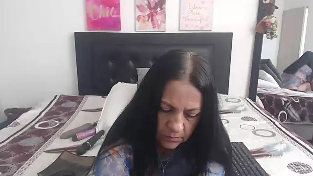 katiehotx online show from November 8, 7:34 pm