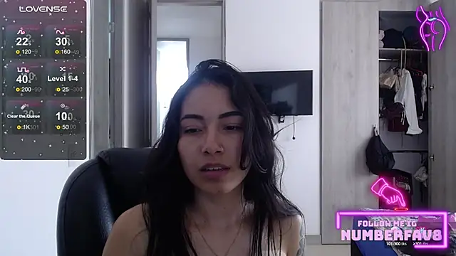 Snapshot of numberfav8 chatting on December 7, 9:33 pm numberfav8 online show from December 7, 9:33 pm