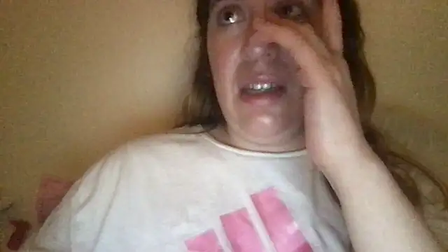 Snapshot of HYPHYtype chatting on February 9, 7:16 am HYPHYtype online show from February 9, 7:16 am