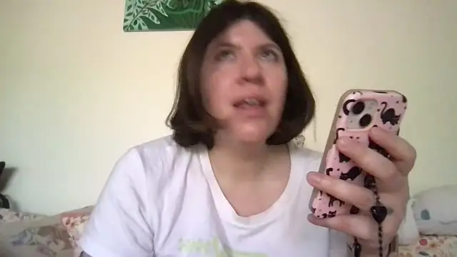 Snapshot of HYPHYtype chatting on December 18, 9:43 pm HYPHYtype online show from December 18, 9:43 pm