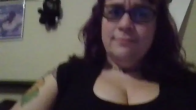Snapshot of GothyBaby chatting on April 23, 2:24 am GothyBaby online show from April 23, 2:24 am