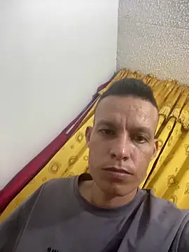 Snapshot of yequeal chatting on January 17, 12:53 am yequeal online show from January 17, 12:53 am