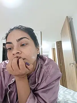 Snapshot of Ivanna2 chatting on May 15, 11:23 pm Ivanna2 online show from May 15, 11:23 pm