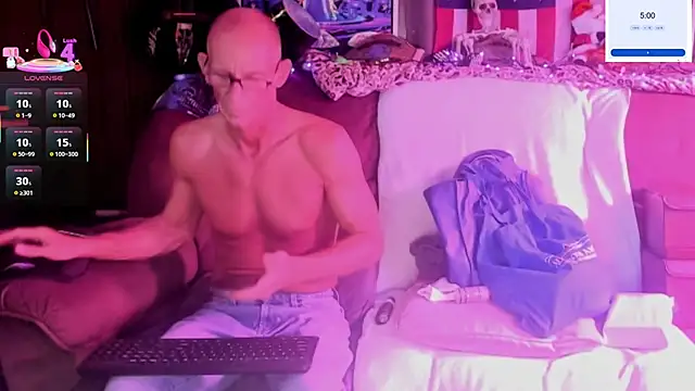 ShannNikkii420 online show from April 6, 7:15 pm