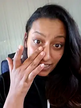 Snapshot of Nikkierosee chatting on December 16, 1:11 pm Nikkierosee online show from December 16, 1:11 pm