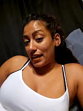 Snapshot of Nikkierosee chatting on December 18, 3:00 pm Nikkierosee online show from December 18, 3:00 pm