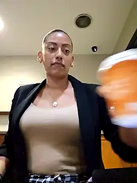 Snapshot of Nikkierosee chatting on March 1, 11:47 pm Nikkierosee online show from March 1, 11:47 pm