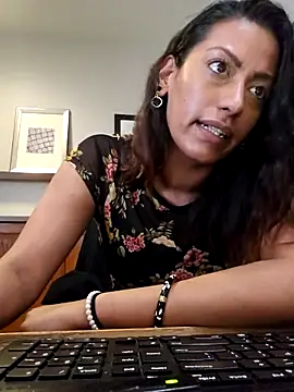 Snapshot of Nikkierosee chatting on March 8, 8:57 pm Nikkierosee online show from March 8, 8:57 pm