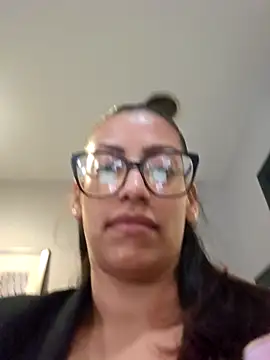 Snapshot of Nikkierosee chatting on March 15, 7:27 pm Nikkierosee online show from March 15, 7:27 pm