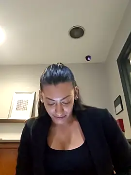 Snapshot of Nikkierosee chatting on March 15, 10:33 pm Nikkierosee online show from March 15, 10:33 pm