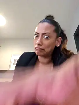 Snapshot of Nikkierosee chatting on March 17, 7:15 pm Nikkierosee online show from March 17, 7:15 pm