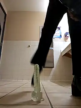 Snapshot of Nikkierosee chatting on March 19, 6:14 am Nikkierosee online show from March 19, 6:14 am