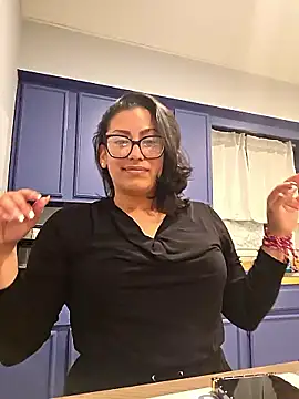 Snapshot of Nikkierosee chatting on December 22, 11:46 pm Nikkierosee online show from December 22, 11:46 pm