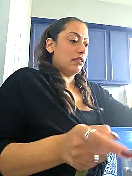 Snapshot of Nikkierosee chatting on February 7, 4:00 pm Nikkierosee online show from February 7, 4:00 pm