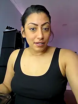 Snapshot of Nikkierosee chatting on February 15, 3:42 pm Nikkierosee online show from February 15, 3:42 pm