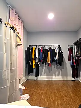 Snapshot of Nikkierosee chatting on February 17, 11:33 pm Nikkierosee online show from February 17, 11:33 pm