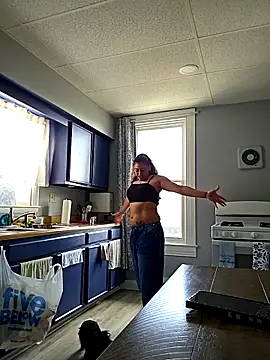 Snapshot of Nikkierosee chatting on February 21, 3:02 pm Nikkierosee online show from February 21, 3:02 pm