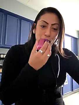 Snapshot of Nikkierosee chatting on March 3, 3:07 pm Nikkierosee online show from March 3, 3:07 pm