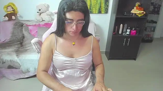 Snapshot of Khalifa_Gold chatting on June 30, 11:28 pm Khalifa Gold online show from June 30, 11:28 pm