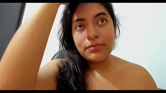 Snapshot of emilysex_118 chatting on April 26, 12:19 am emilysex 118 online show from April 26, 12:19 am