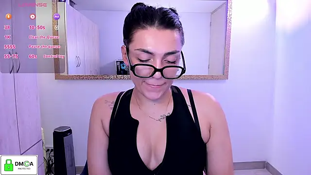Snapshot of EricaVanderhill chatting on May 19, 12:38 am EricaVanderhill online show from May 19, 12:38 am