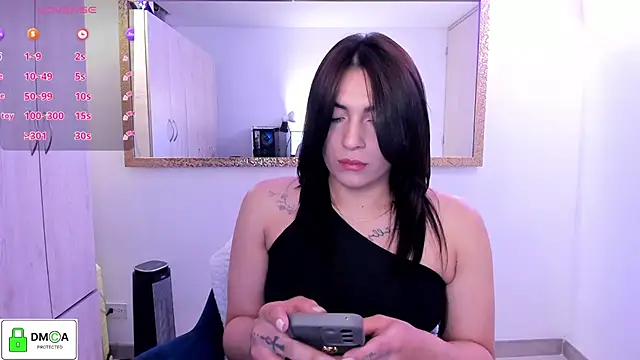Snapshot of EricaVanderhill chatting on June 8, 12:36 am EricaVanderhill online show from June 8, 12:36 am