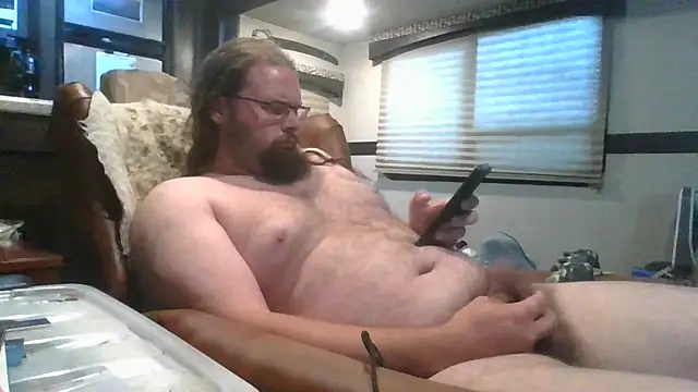 Snapshot of thud3843 chatting on October 5, 9:34 pm thud3843 online show from October 5, 9:34 pm