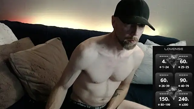 MaxRouger online show from December 1, 1:43 am