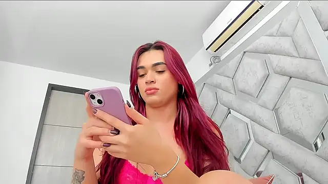 Snapshot of alexandra_fire69x chatting on May 27, 2:47 pm alexandra fire69x online show from May 27, 2:47 pm