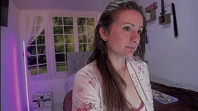 vanessabrown  online show from March 27, 1:33 pm