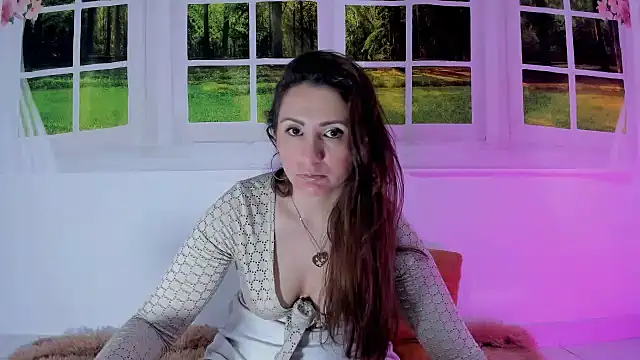 Snapshot of vanessabrown_ chatting on July 18, 7:17 pm vanessabrown online show from July 18, 7:17 pm