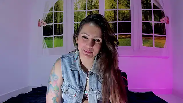 Snapshot of vanessabrown_ chatting on July 19, 1:59 pm vanessabrown online show from July 19, 1:59 pm