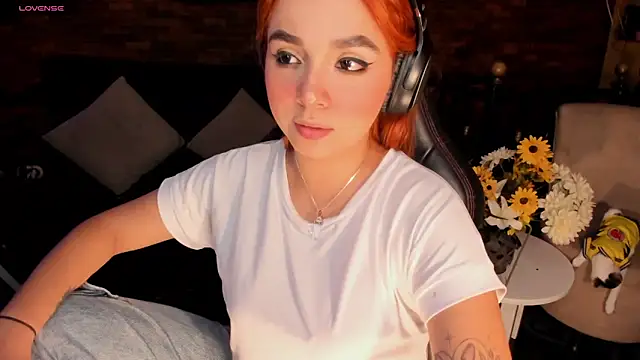 Snapshot of GiaBrooksX chatting on November 9, 6:23 am GiaBrooksX online show from November 9, 6:23 am