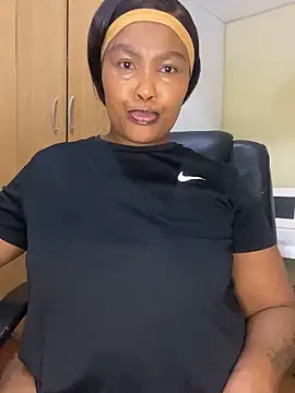 Snapshot of BADFATASS85 chatting on February 24, 3:59 am BADFATASS85 online show from February 24, 3:59 am