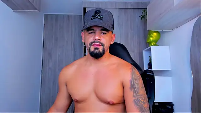 Snapshot of Ricardo_1998 chatting on February 24, 8:38 am Ricardo 1998 online show from February 24, 8:38 am