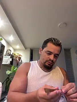 Snapshot of Ricardo_1998 chatting on May 3, 3:56 am Ricardo 1998 online show from May 3, 3:56 am