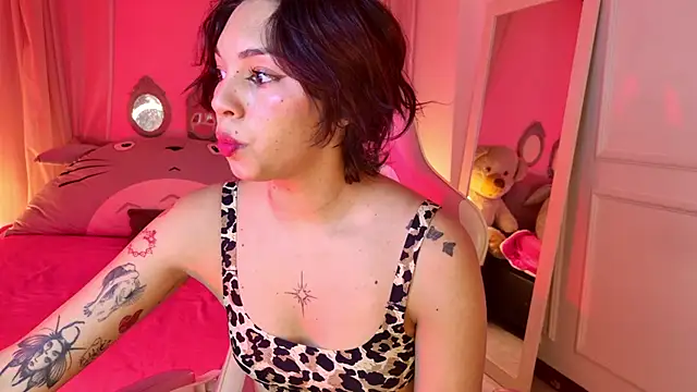 Lyna love online show from October 21, 9:04 pm